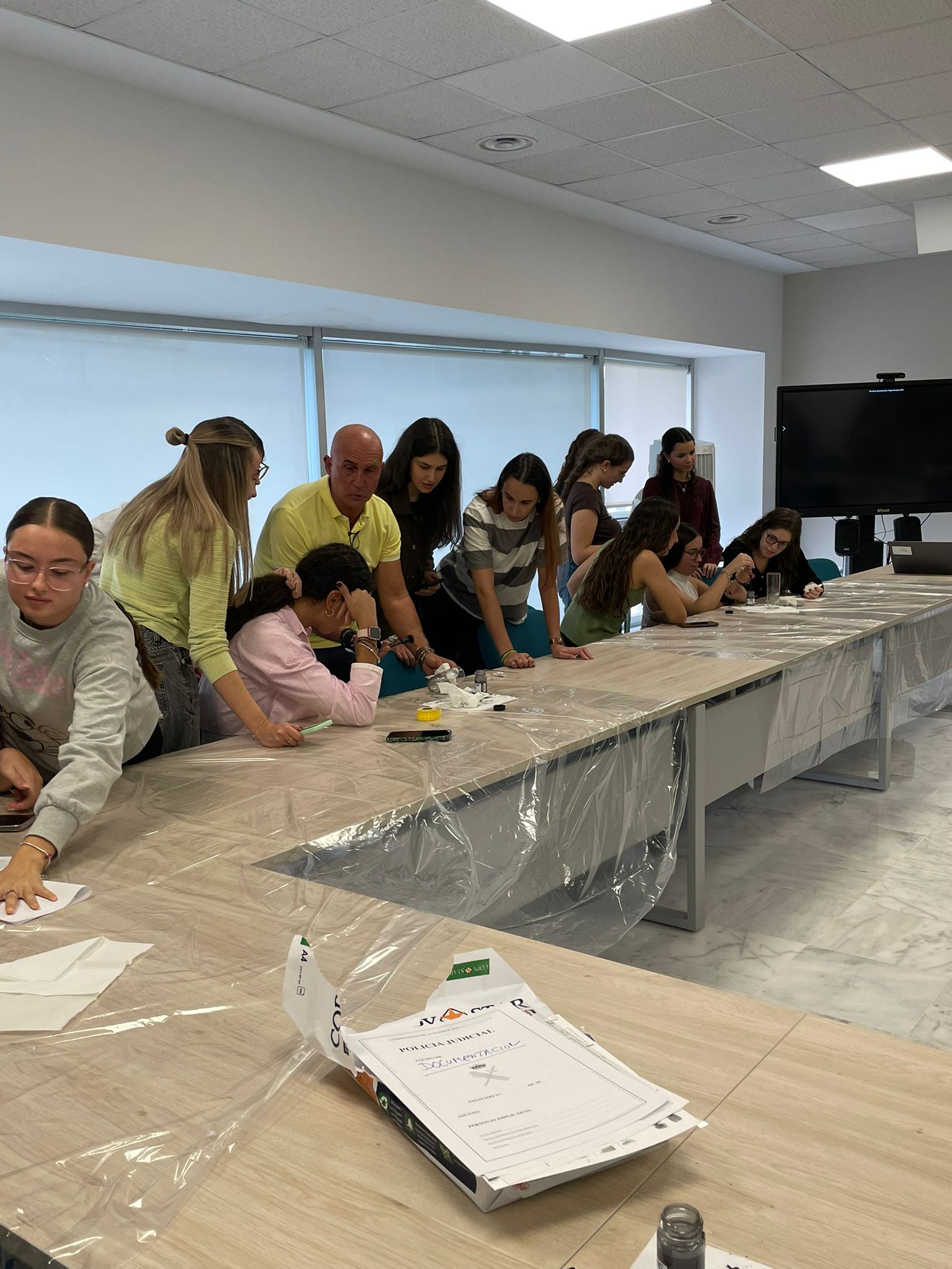 Taller sobre la escena del crimen en la Facultad de Derecho