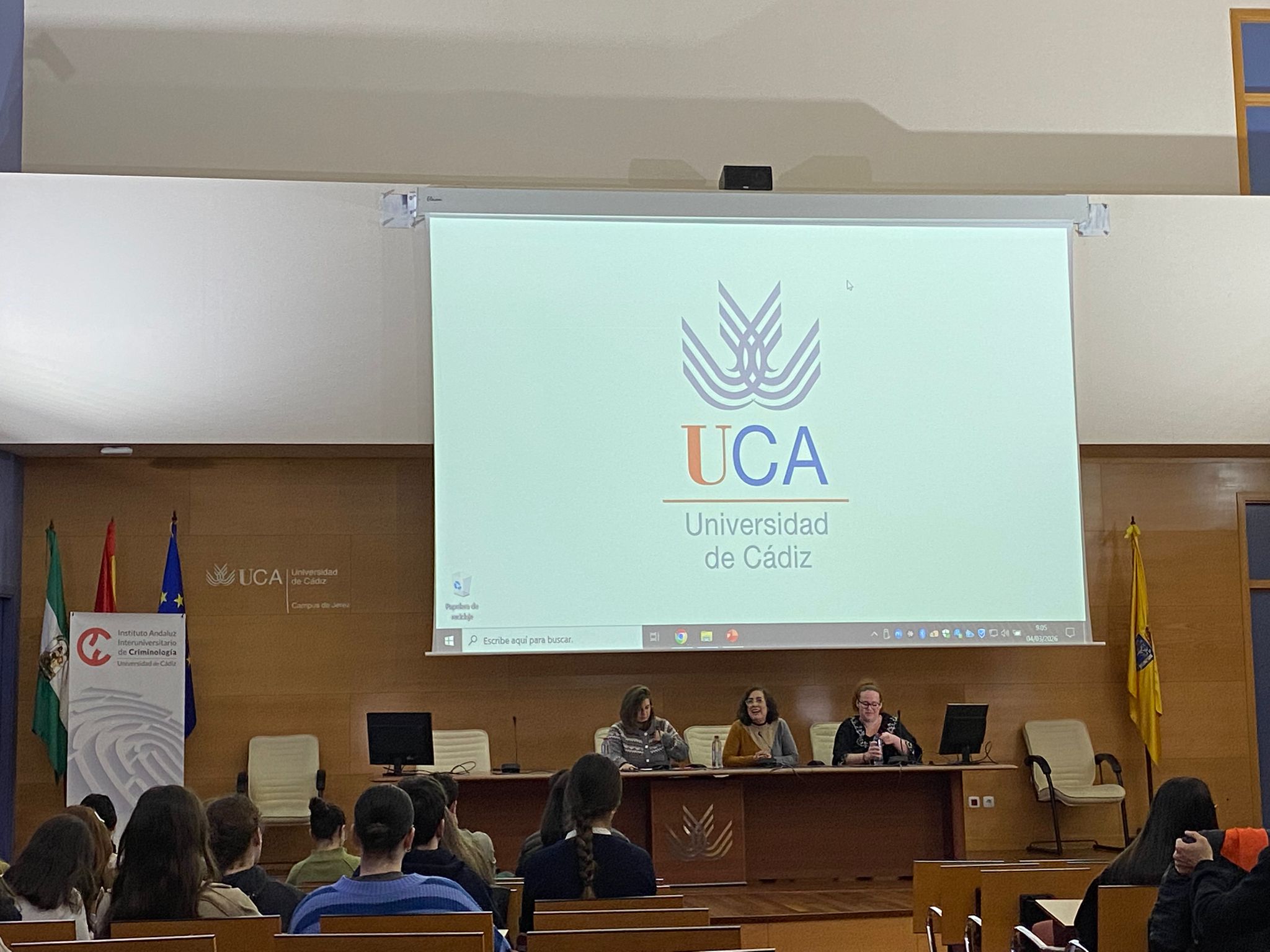 Se desarrolla el segundo de los talleres divulgativos sobre autocuidado y autodefensa feminista en el ámbito universitario organizado por el IAIC